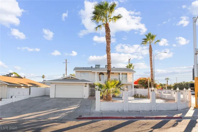 $2,990 | 2419 East Vegas Valley Drive, Las Vegas, NV 89121