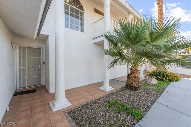 $2,990 | 2419 East Vegas Valley Drive, Las Vegas, NV 89121