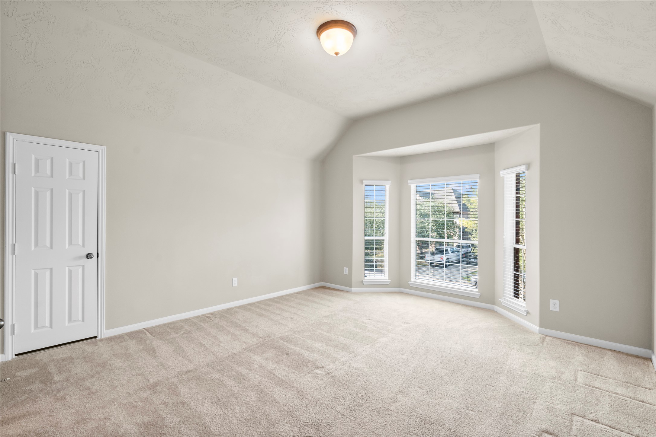 5307 Amber Sky Lane Rosharon, TX 77583 - Photo 28 of 44 a view of an empty room with a window