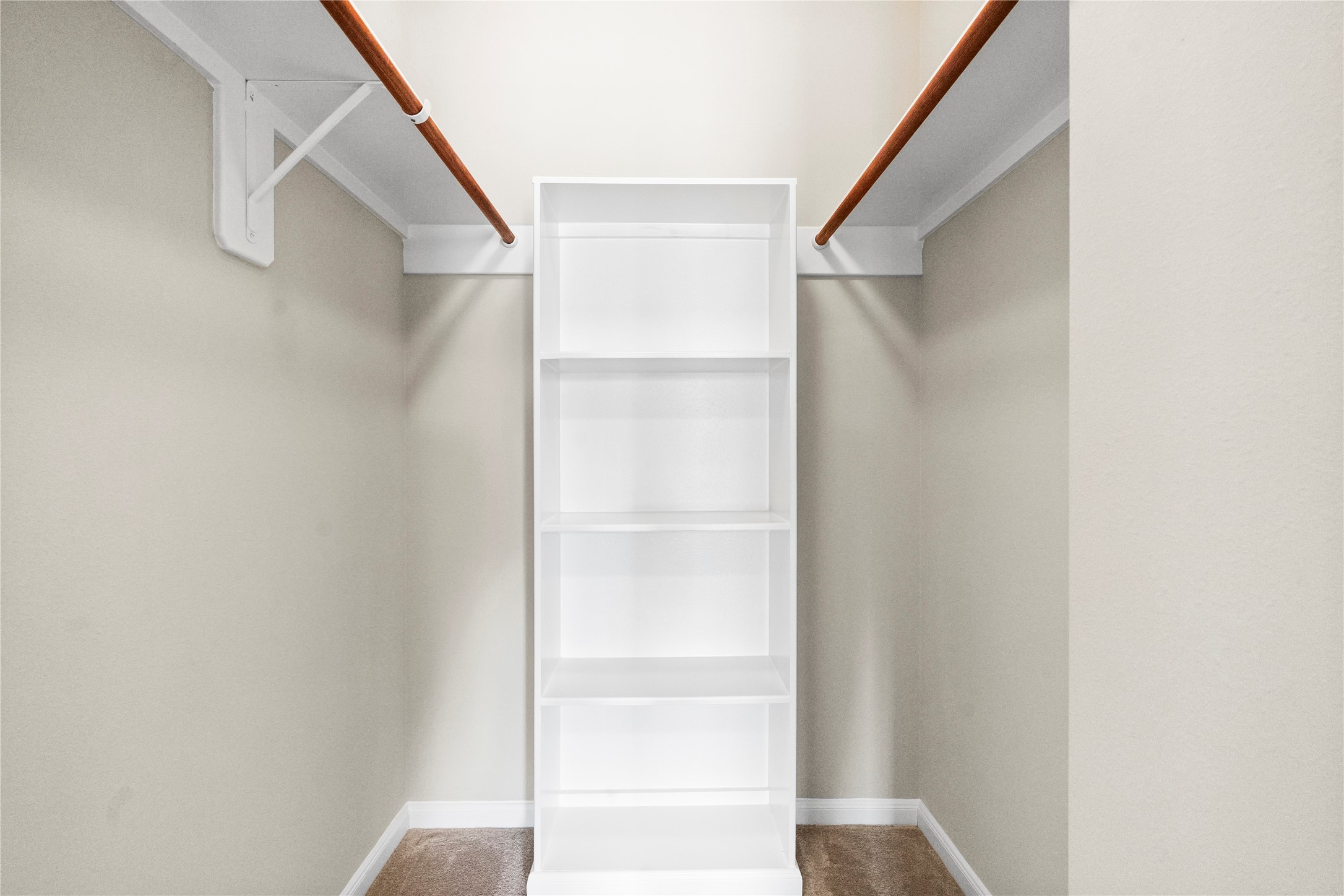 5307 Amber Sky Lane Rosharon, TX 77583 - Photo 30 of 44 a view of an empty walk in closet