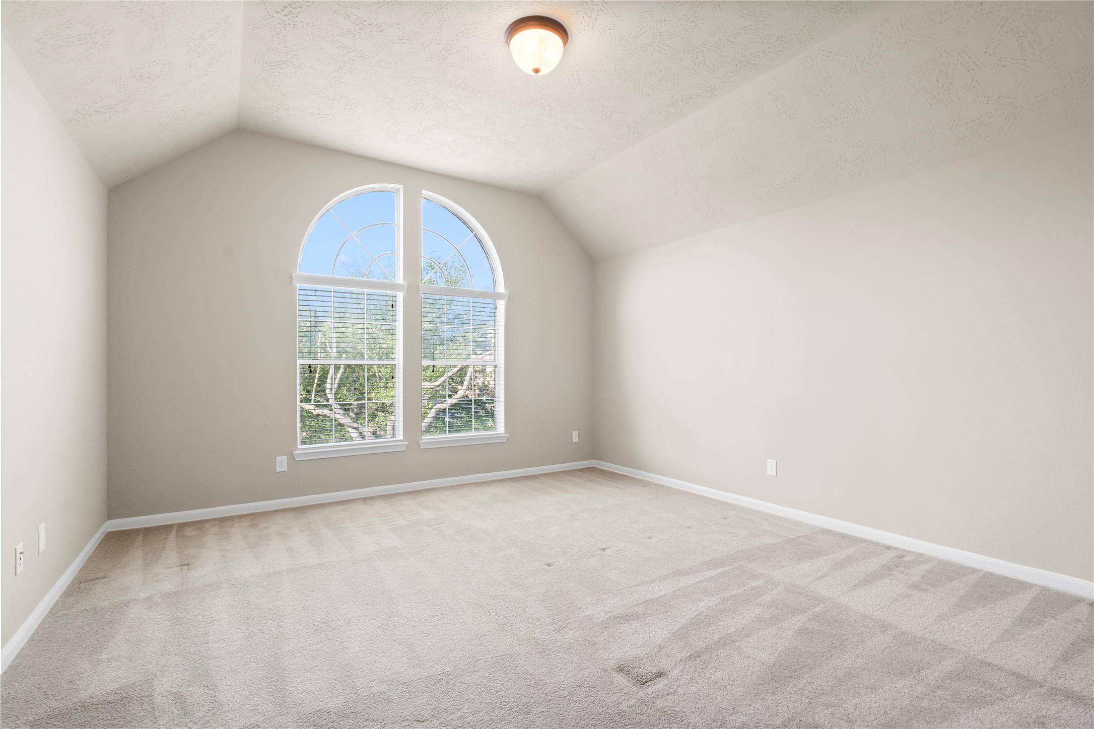 5307 Amber Sky Lane Rosharon, TX 77583 - Photo 35 of 44 an empty room with a window