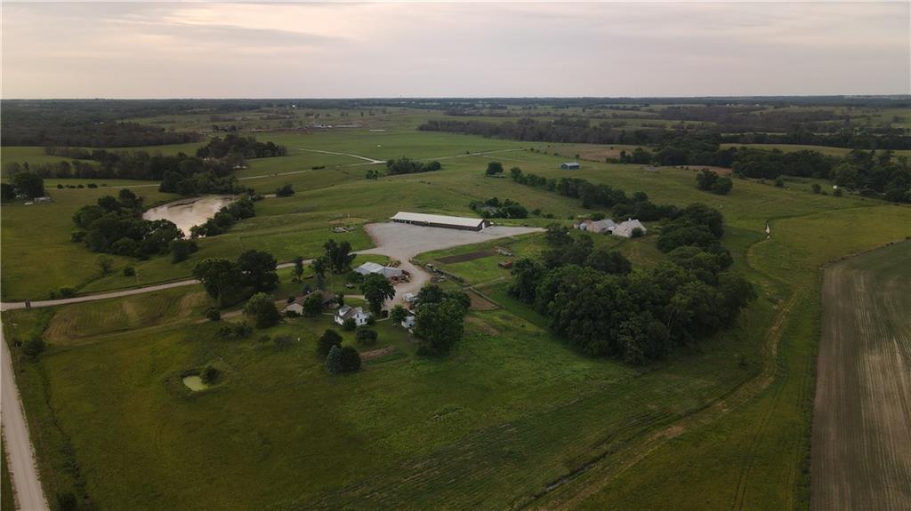 126 Southwest 400th Road Warrensburg, MO 64093 - Photo 4 of 47