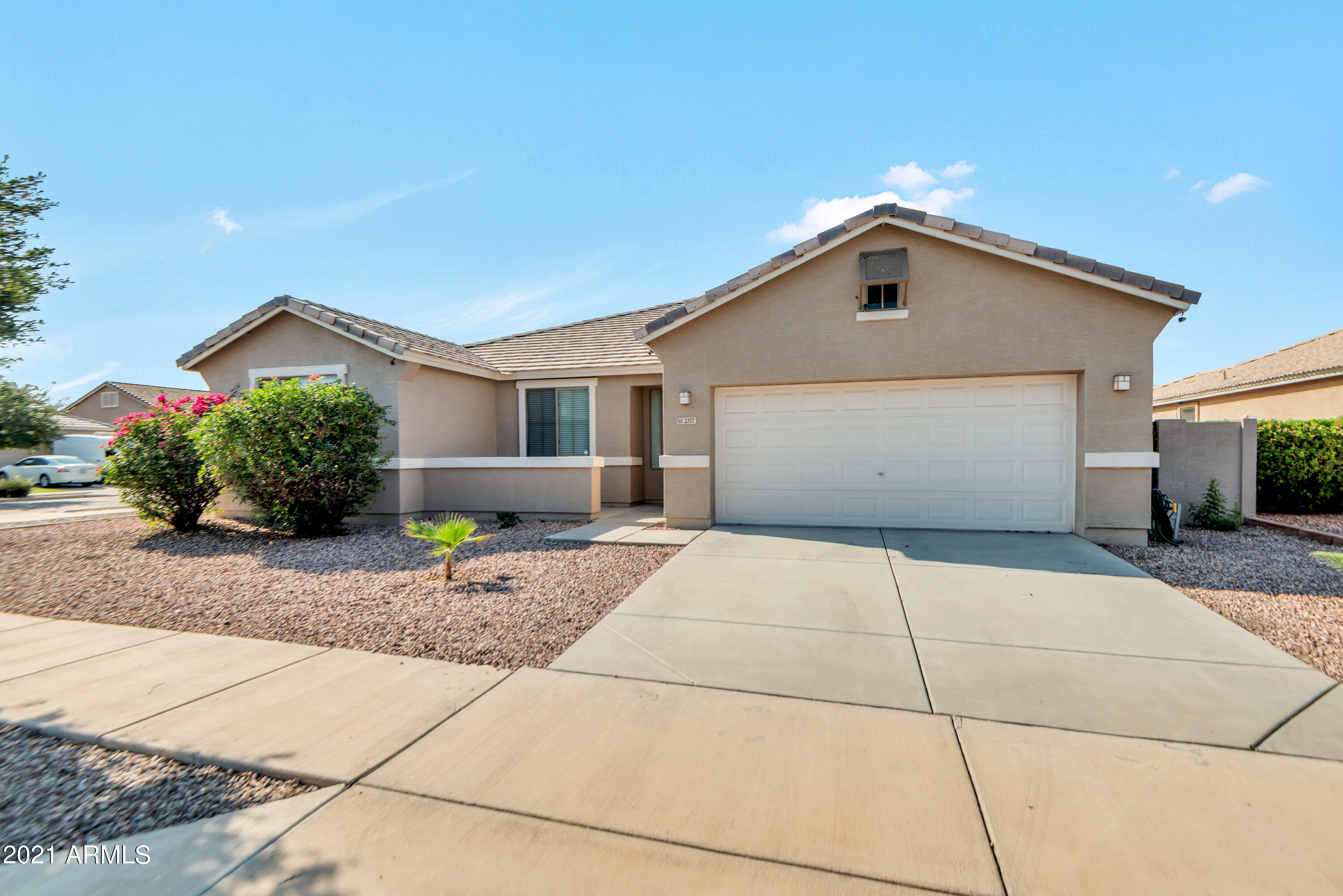 2517 West Apollo Road Phoenix, AZ 85041 - Photo 3 of 35 QPT_Photos_-_DSC_1735