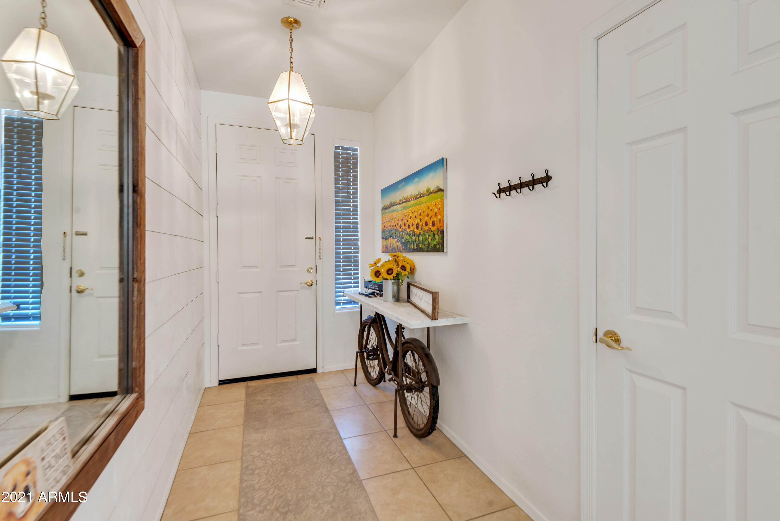 2517 West Apollo Road Phoenix, AZ 85041 - Photo 4 of 35 QPT_Photos_-_DSC_1905
