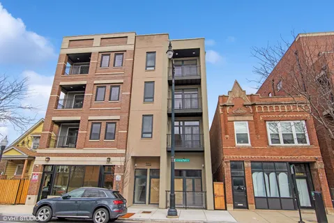$3,250 | 3332 West Irving Park Road, Unit 2, Chicago, IL 60618