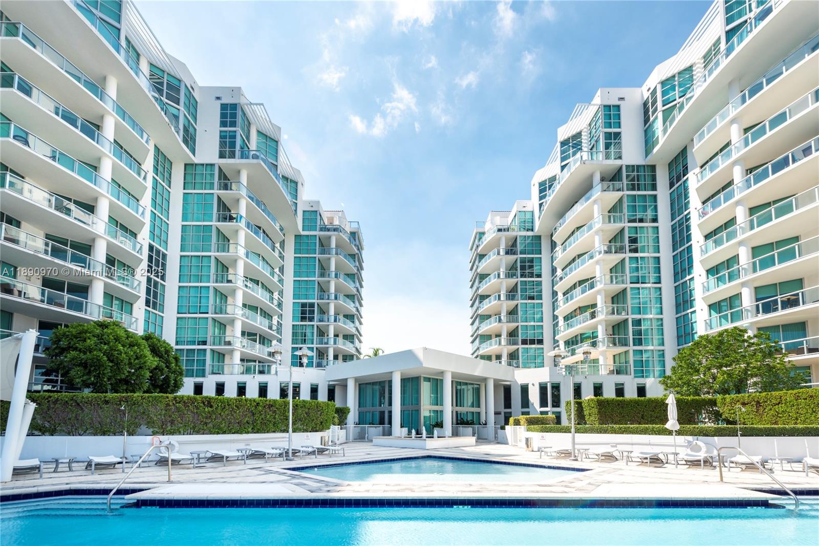 3131 Northeast 188th Street, Unit 2808 Aventura, FL 33180 - Photo 27 of 33 front view of a building