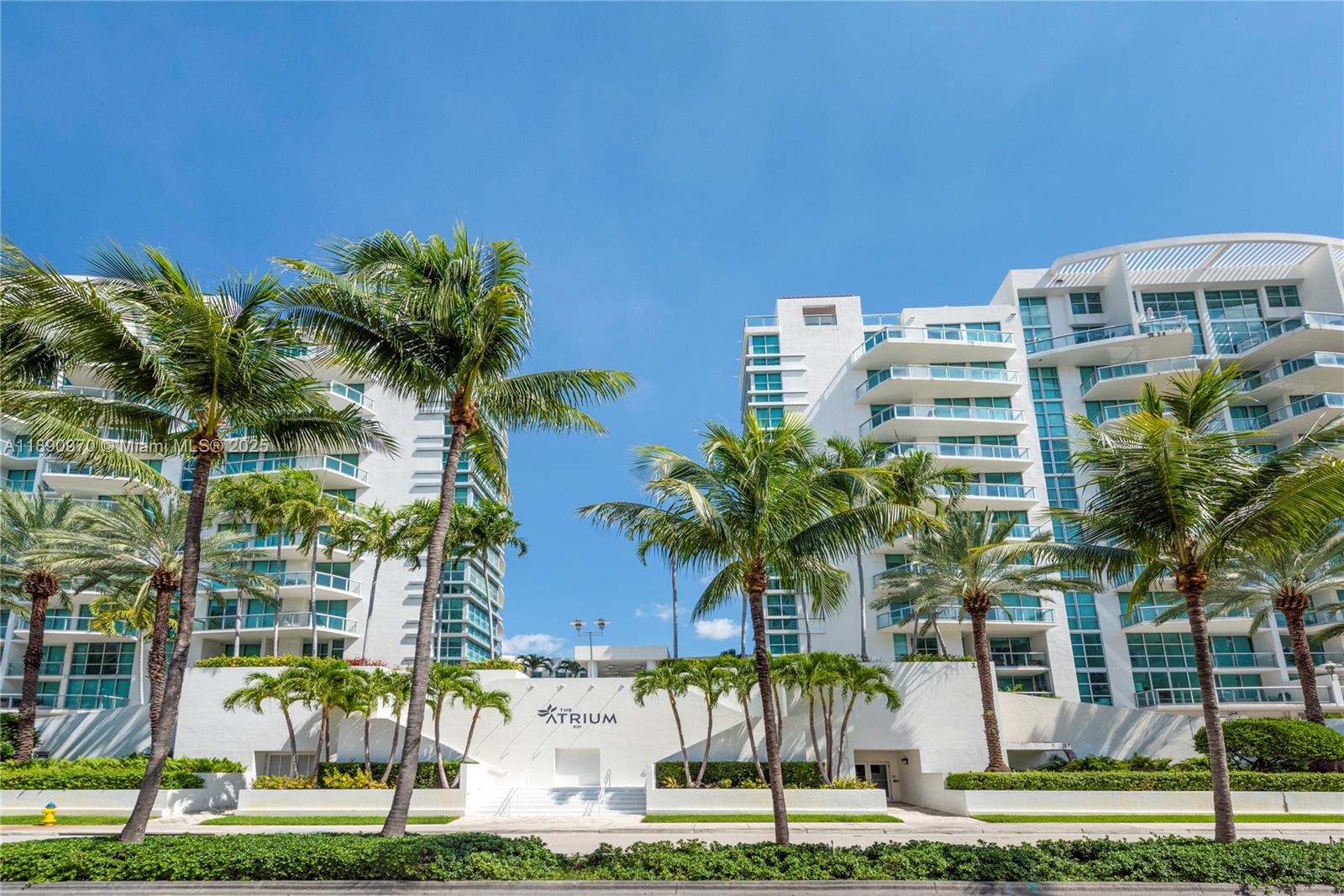 3131 Northeast 188th Street, Unit 2808 Aventura, FL 33180 - Photo 33 of 33 a front view of a multi story building