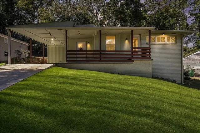 a view of back yard of the house with green space