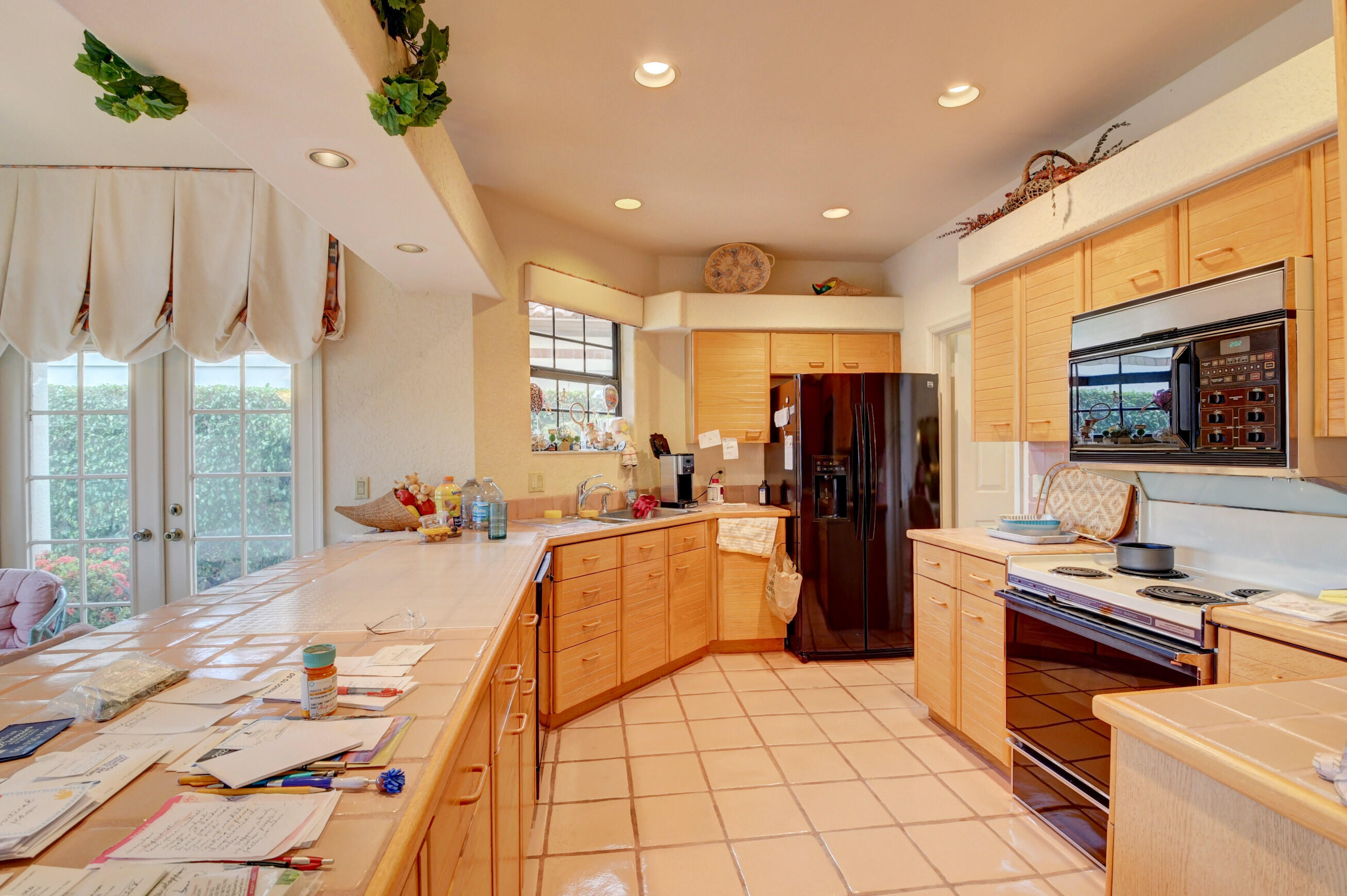 23392 Mirabella Circle South Boca Raton, FL 33433 - Photo 16 of 33 kitchen