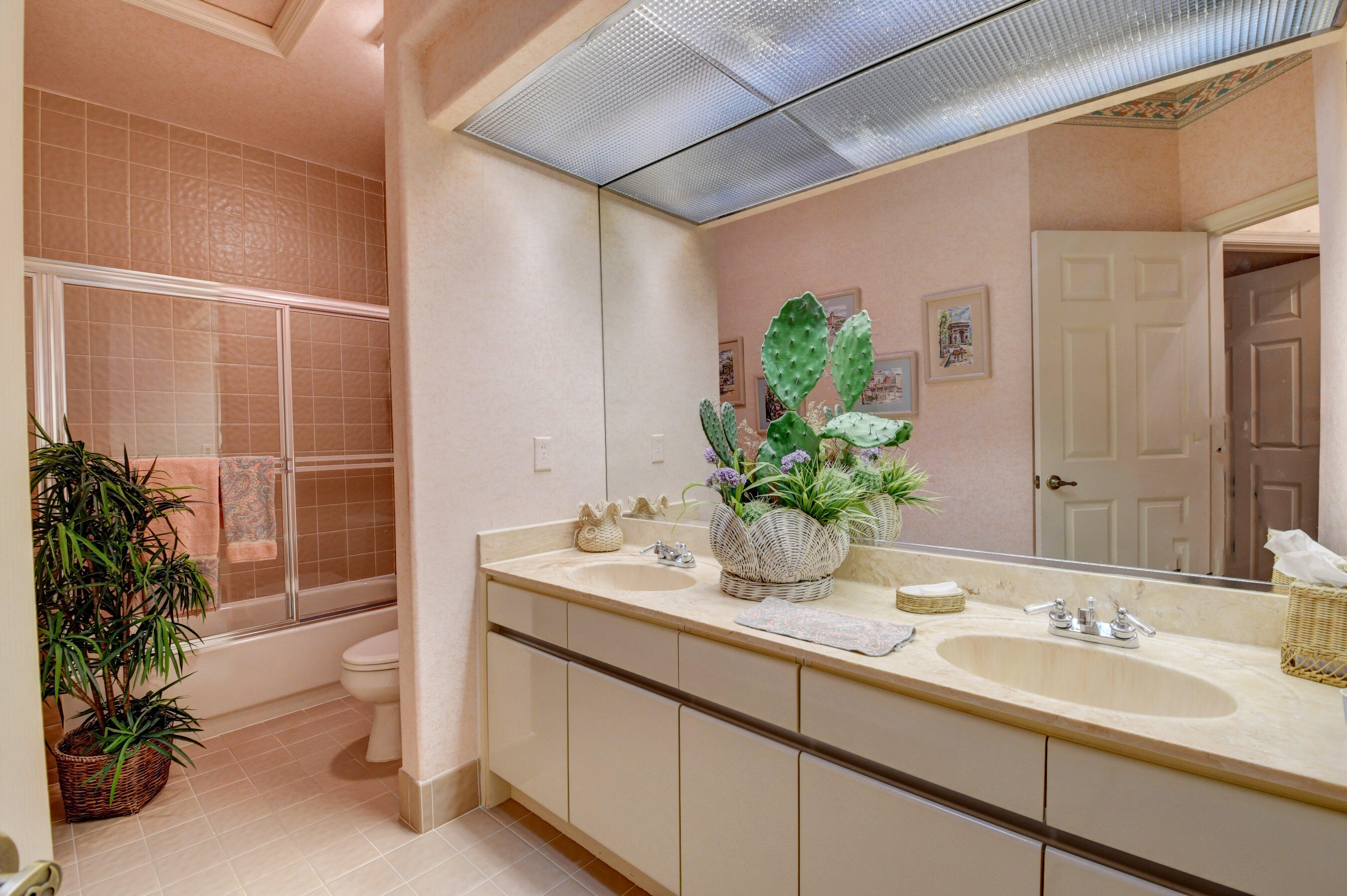 23392 Mirabella Circle South Boca Raton, FL 33433 - Photo 31 of 33 2nd bath