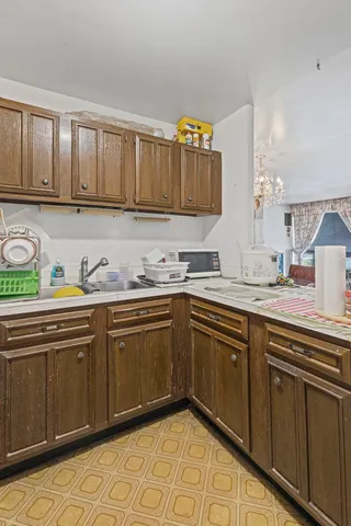 $160,000 | 4343 North Clarendon Avenue, Unit 1715, Chicago, IL 60613