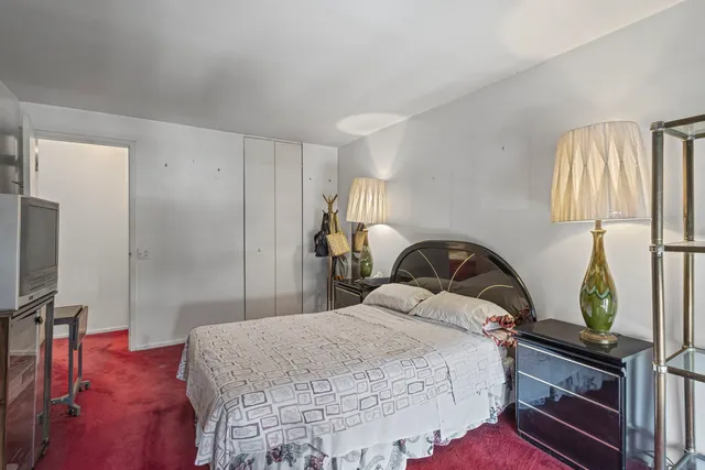 $160,000 | 4343 North Clarendon Avenue, Unit 1715, Chicago, IL 60613