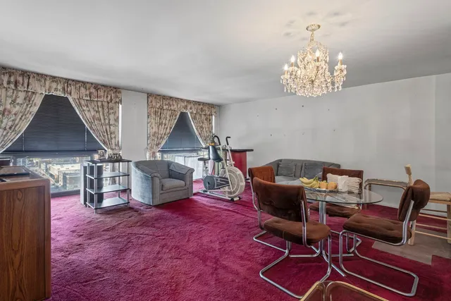 $160,000 | 4343 North Clarendon Avenue, Unit 1715, Chicago, IL 60613