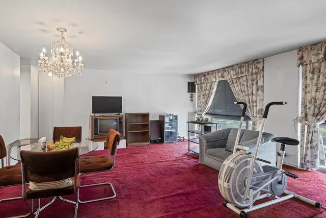 $160,000 | 4343 North Clarendon Avenue, Unit 1715, Chicago, IL 60613