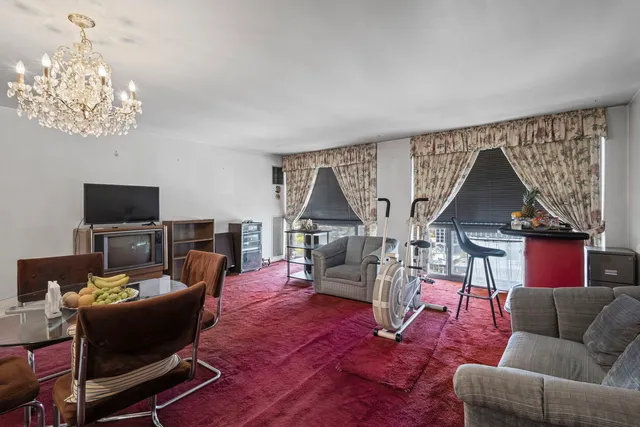 $160,000 | 4343 North Clarendon Avenue, Unit 1715, Chicago, IL 60613