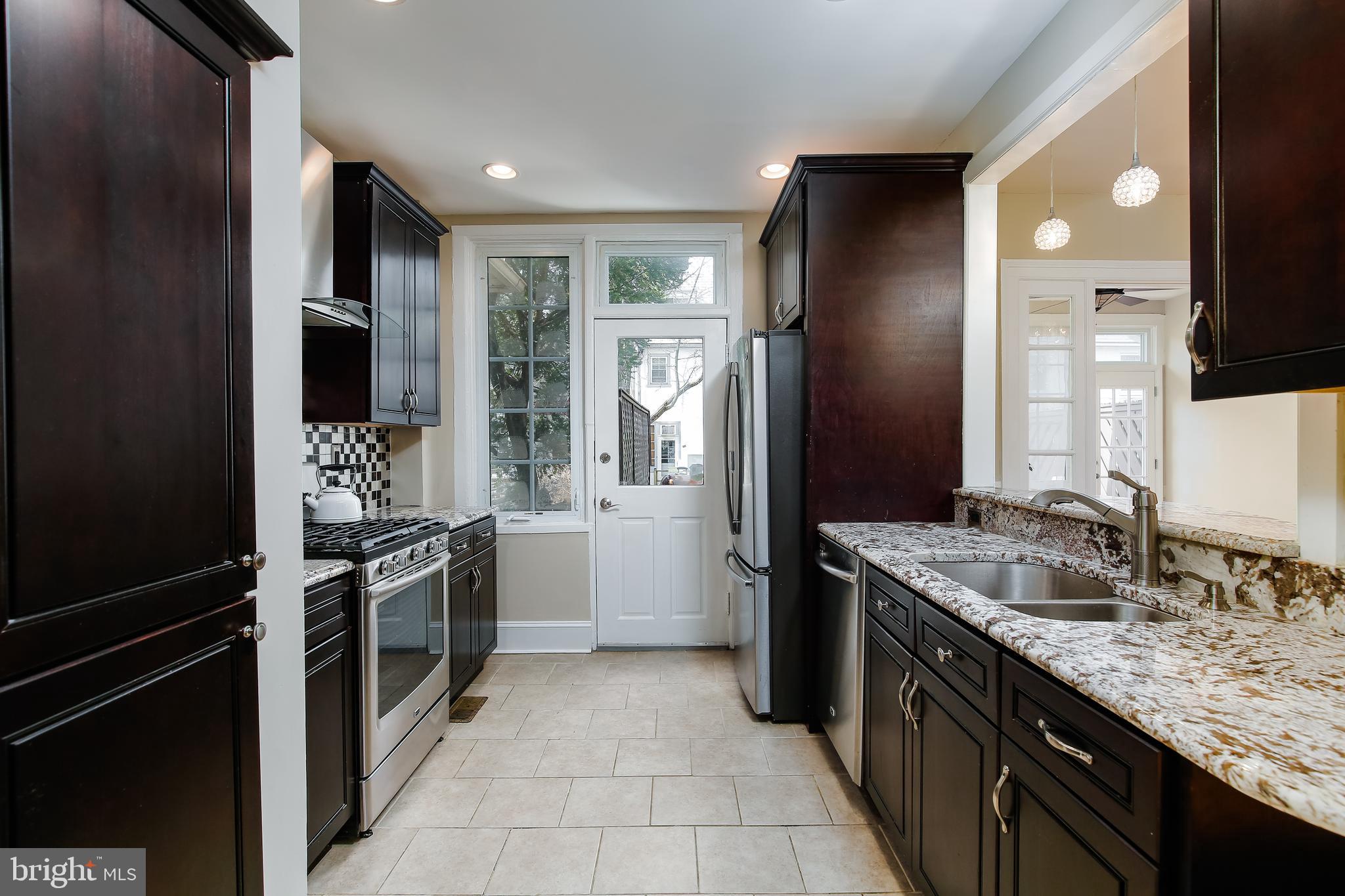 3902 Cloverhill Road Baltimore, MD 21218 - Photo 5 of 11