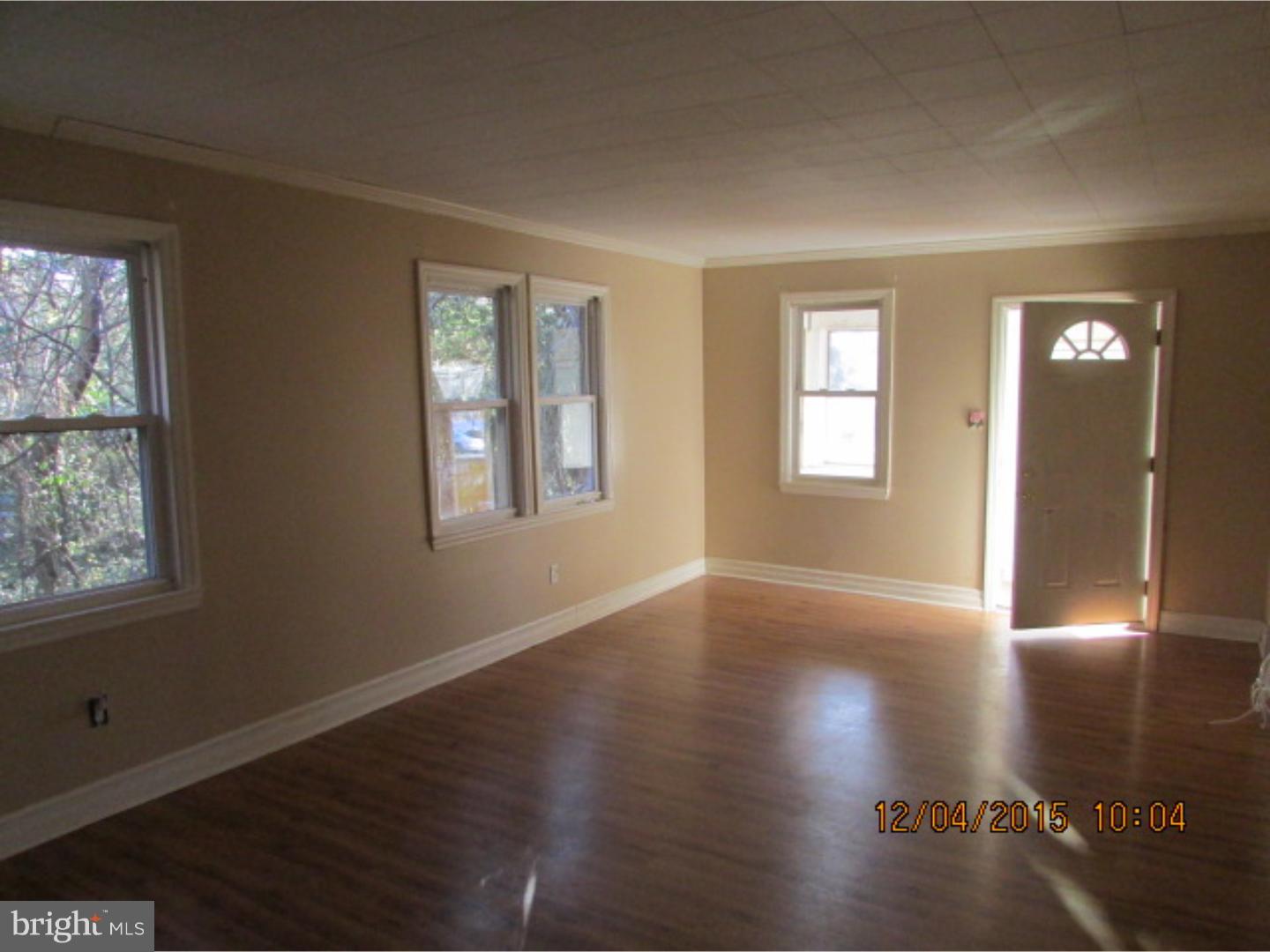 317 Blackwood Road Lindenwold, NJ 08021 - Photo 7 of 19 Living Room