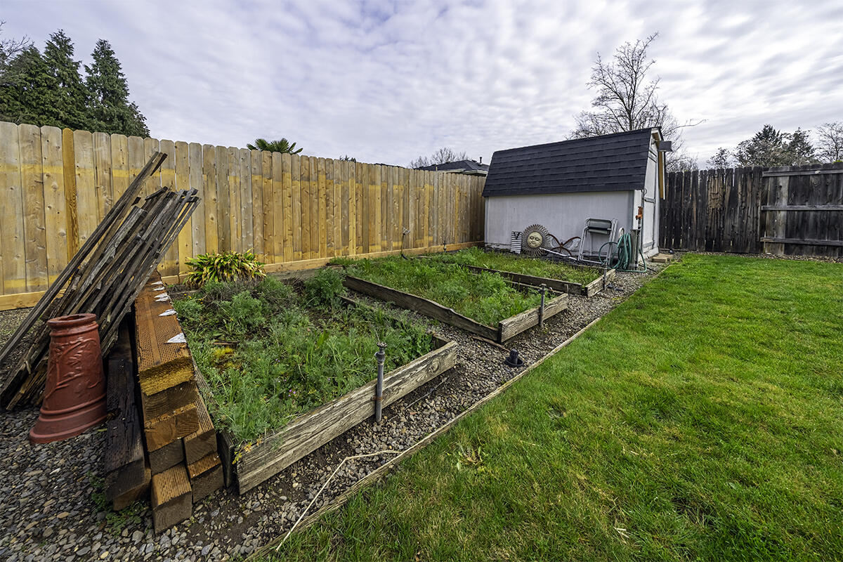 1630 Timothy Street Central Point, OR 97502 - Photo 15 of 28 16