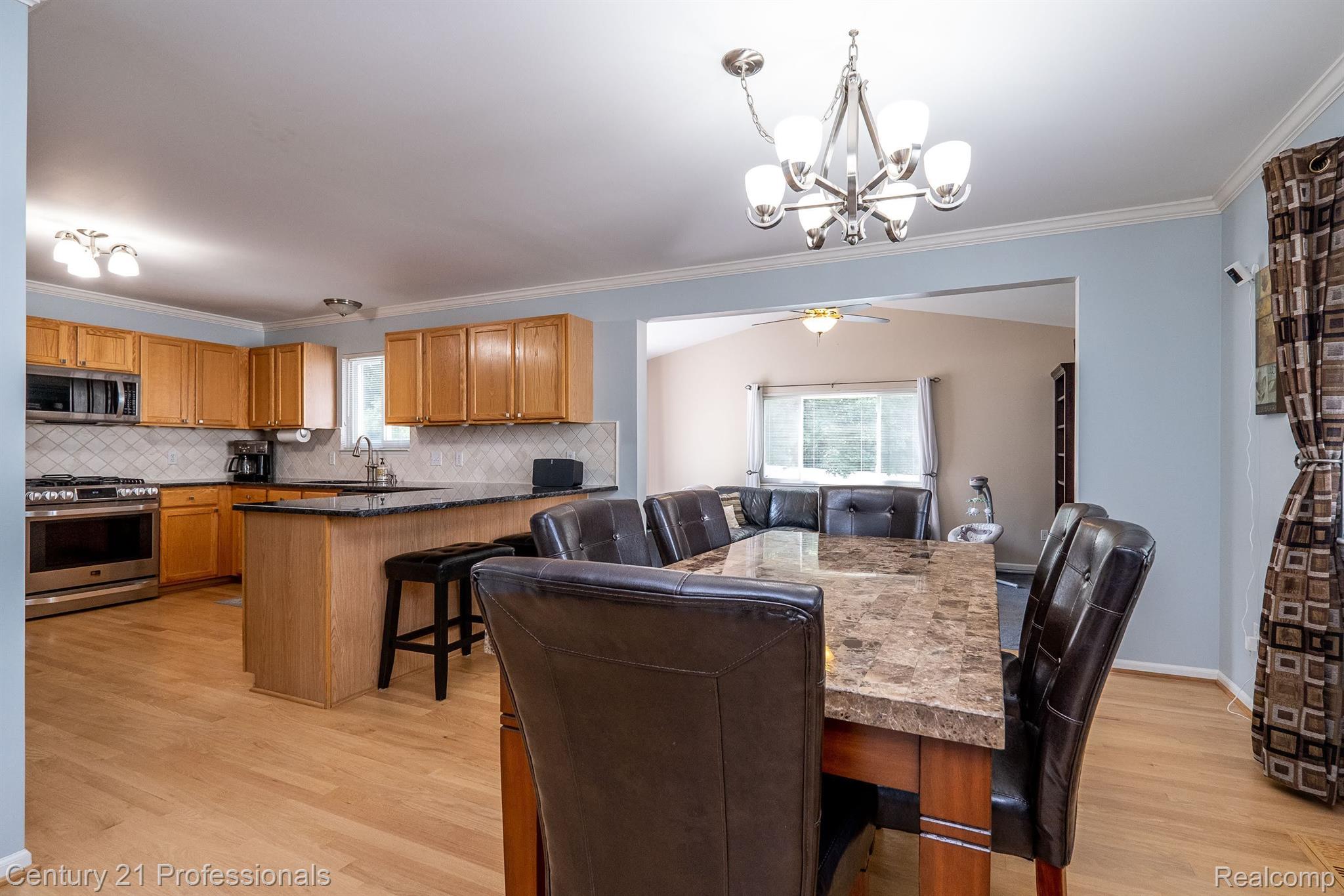 2089 Alsdorf Avenue Rochester, MI 48309 - Photo 12 of 50 kitchen and dining room