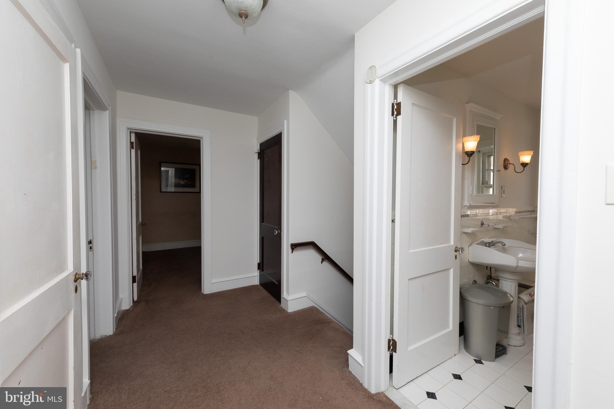 7013 Hilltop Road Upper Darby, PA 19082 - Photo 33 of 45