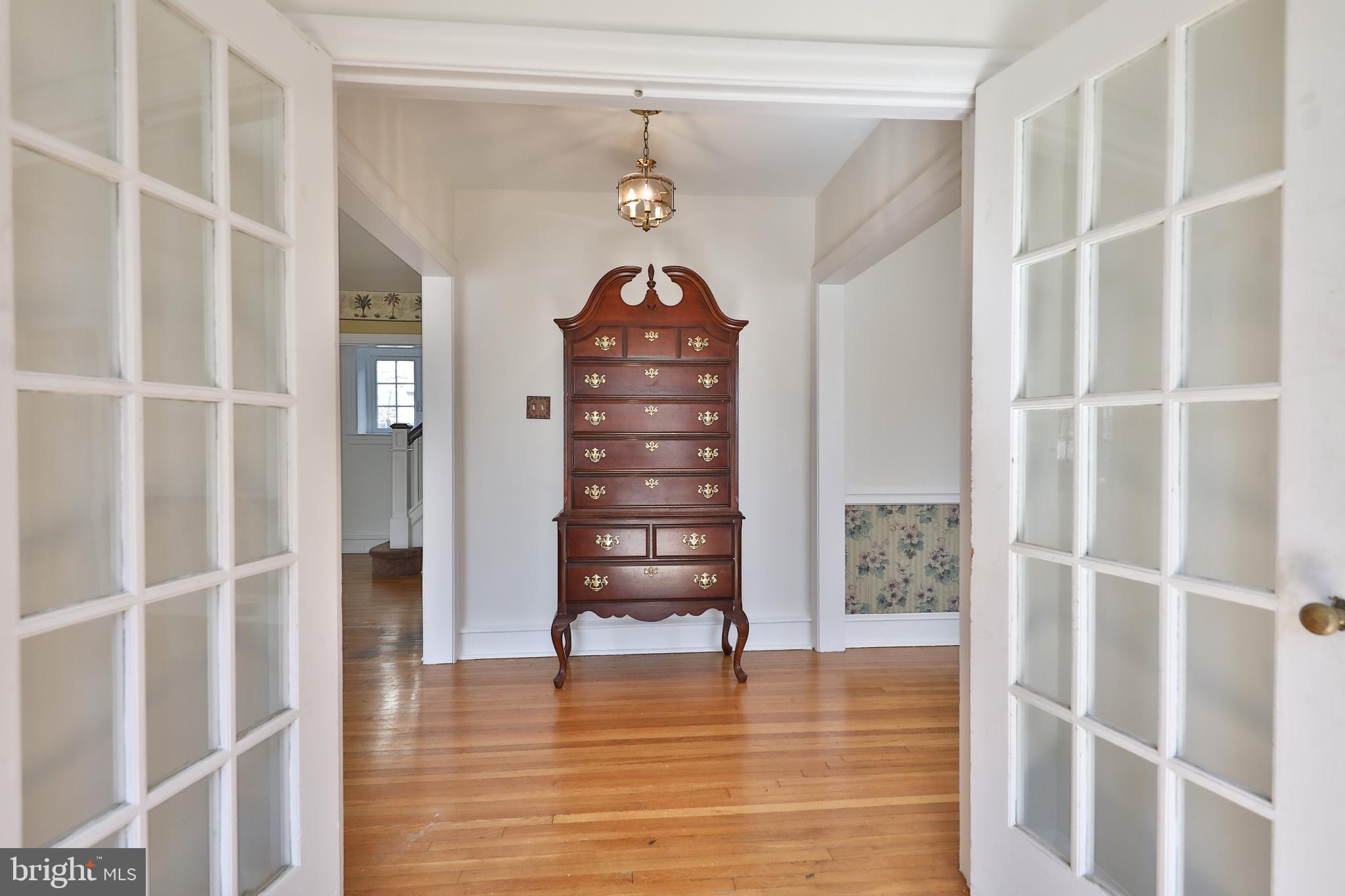 7013 Hilltop Road Upper Darby, PA 19082 - Photo 5 of 45