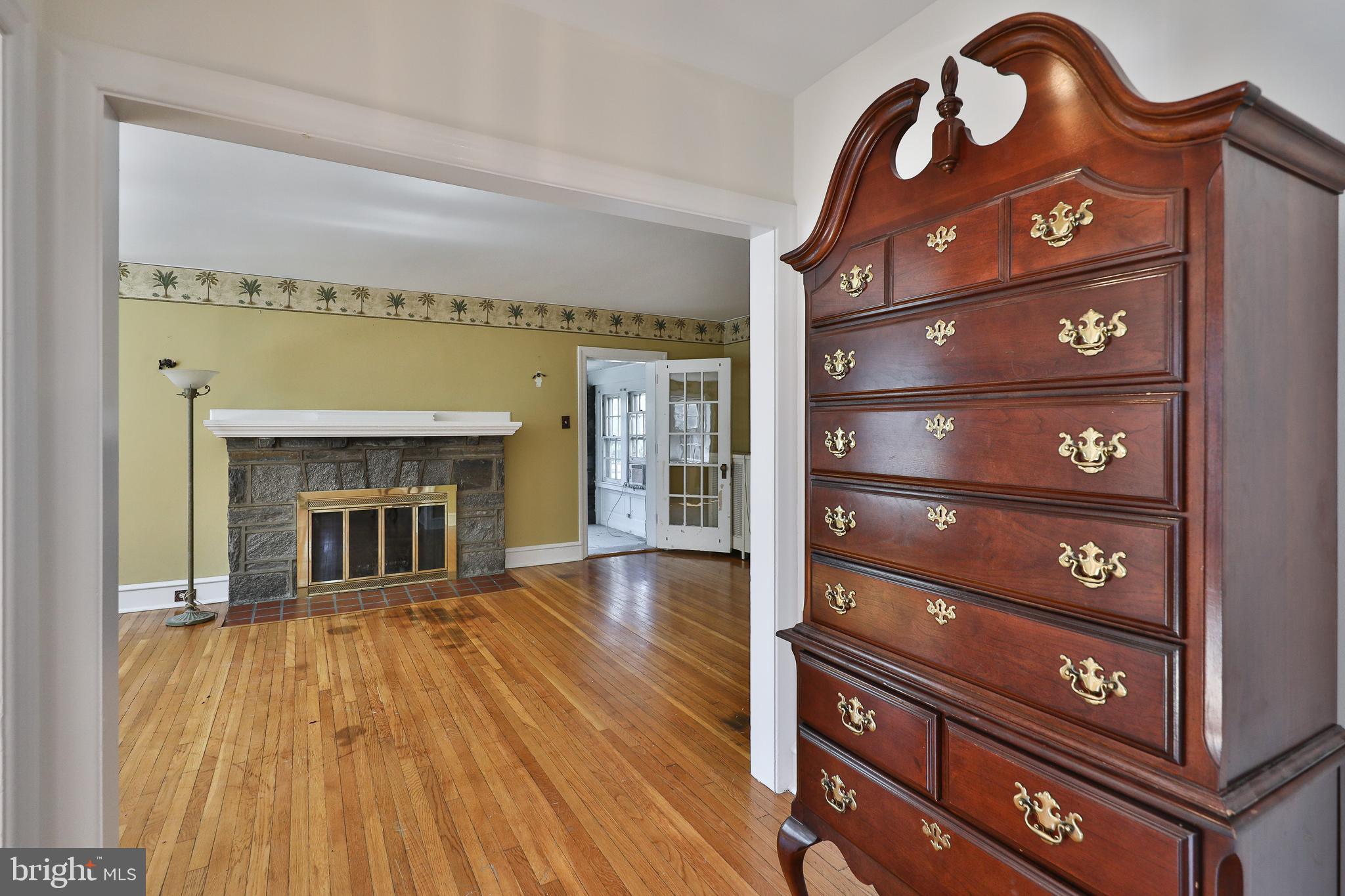 7013 Hilltop Road Upper Darby, PA 19082 - Photo 6 of 45