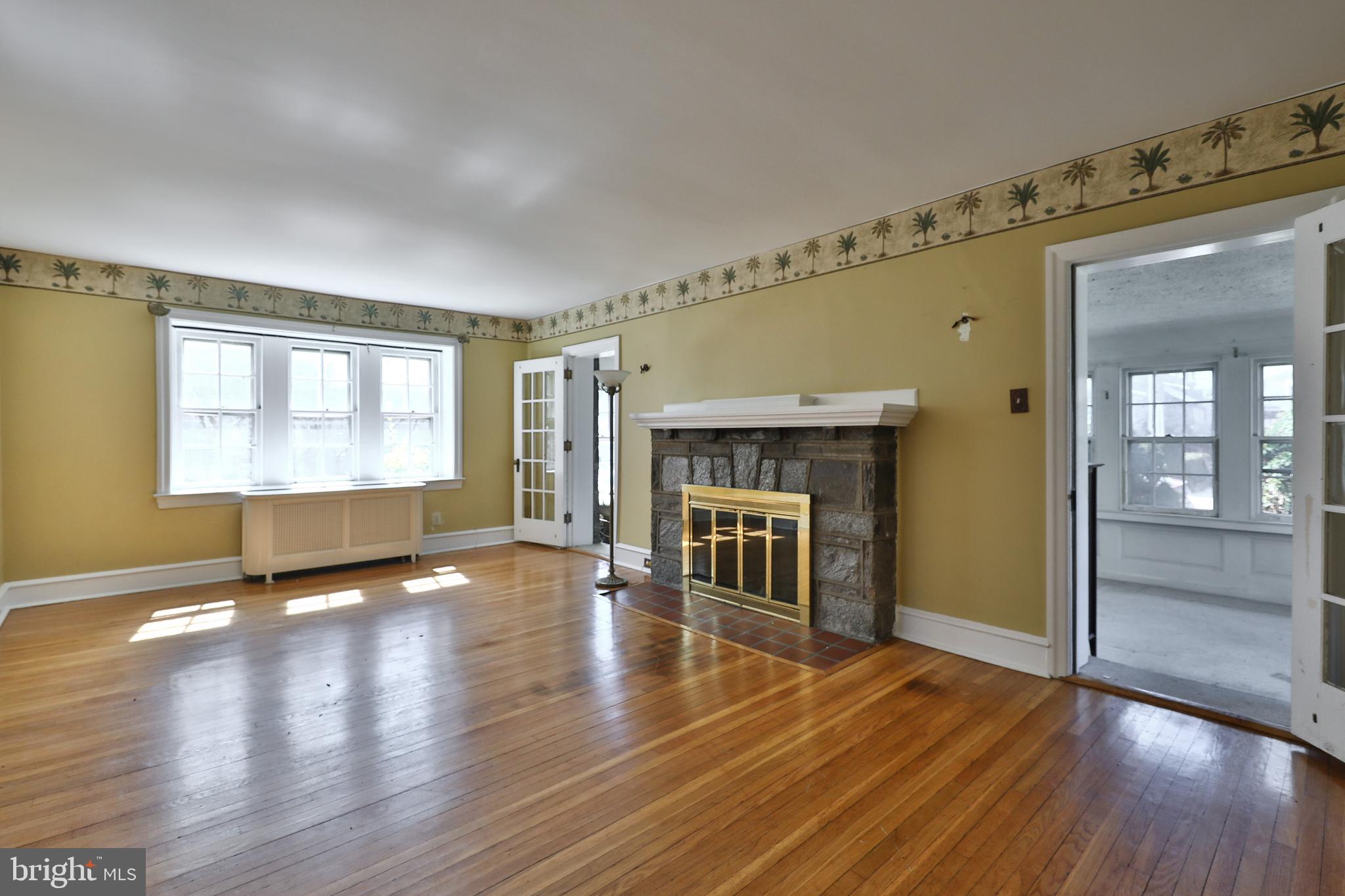 7013 Hilltop Road Upper Darby, PA 19082 - Photo 8 of 45