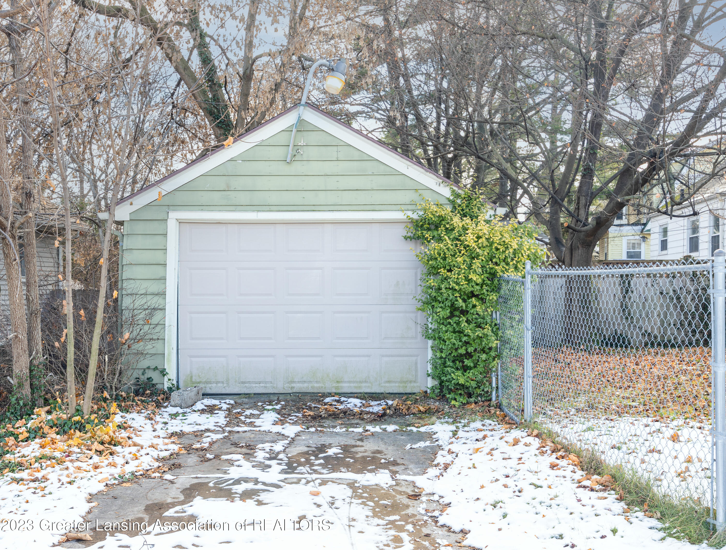 2301 Strathmore Road Lansing, MI 48910 - Photo 5 of 20 garage-1