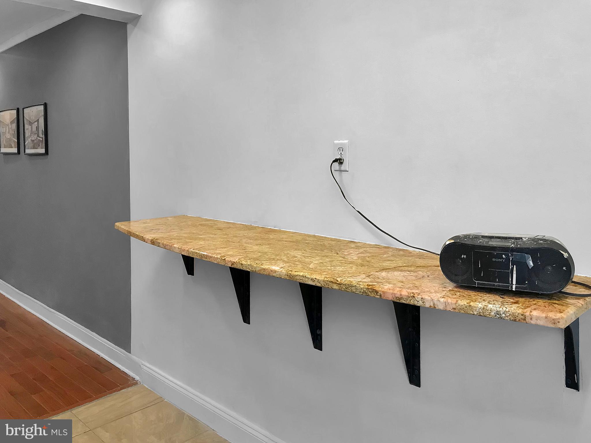 3708 Woodridge Road Baltimore, MD 21229 - Photo 10 of 41 Gallery Image 10