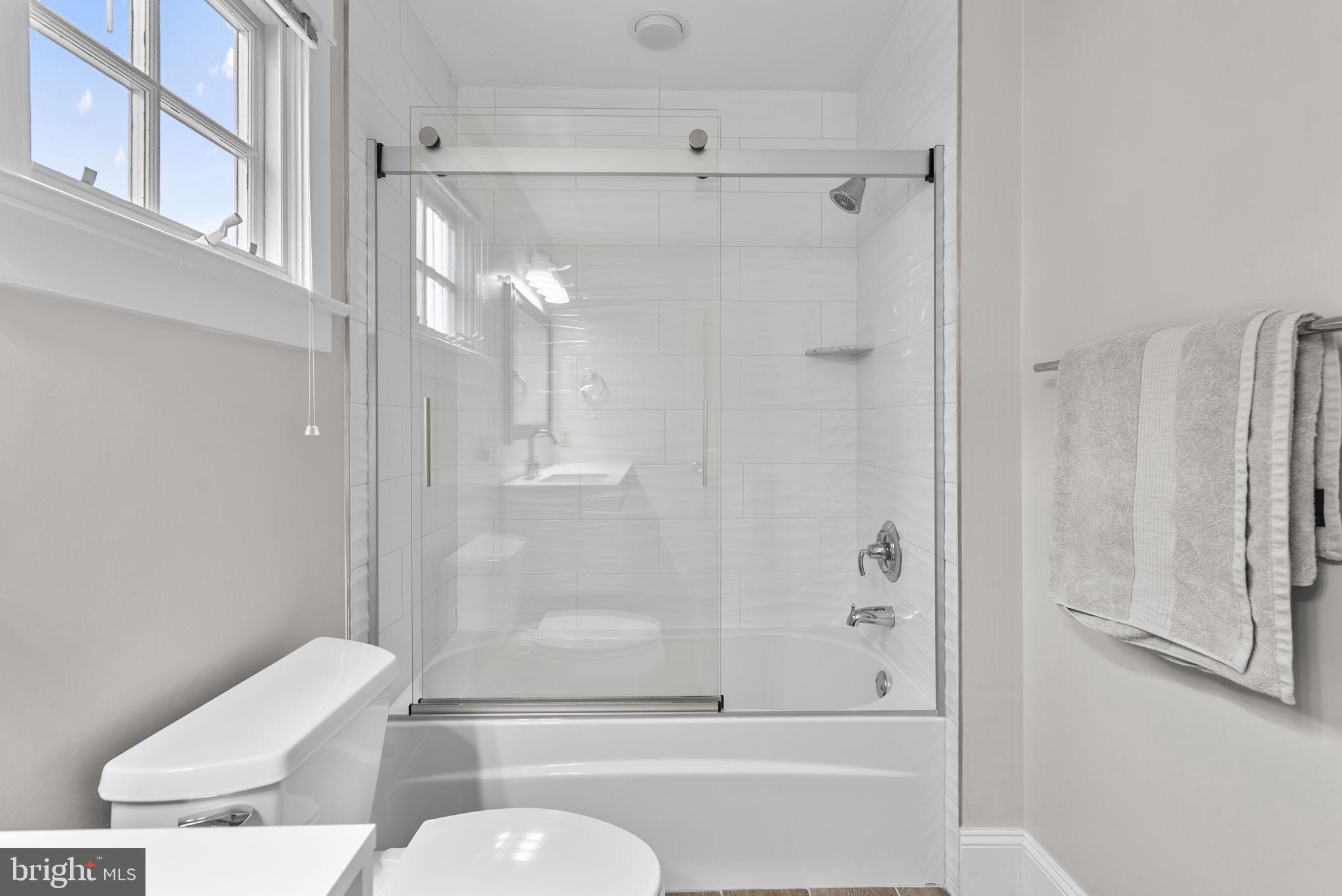 6603 Glenbrook Road Chevy Chase, MD 20815 - Photo 43 of 58 Hall Bathroom tub/shower combination