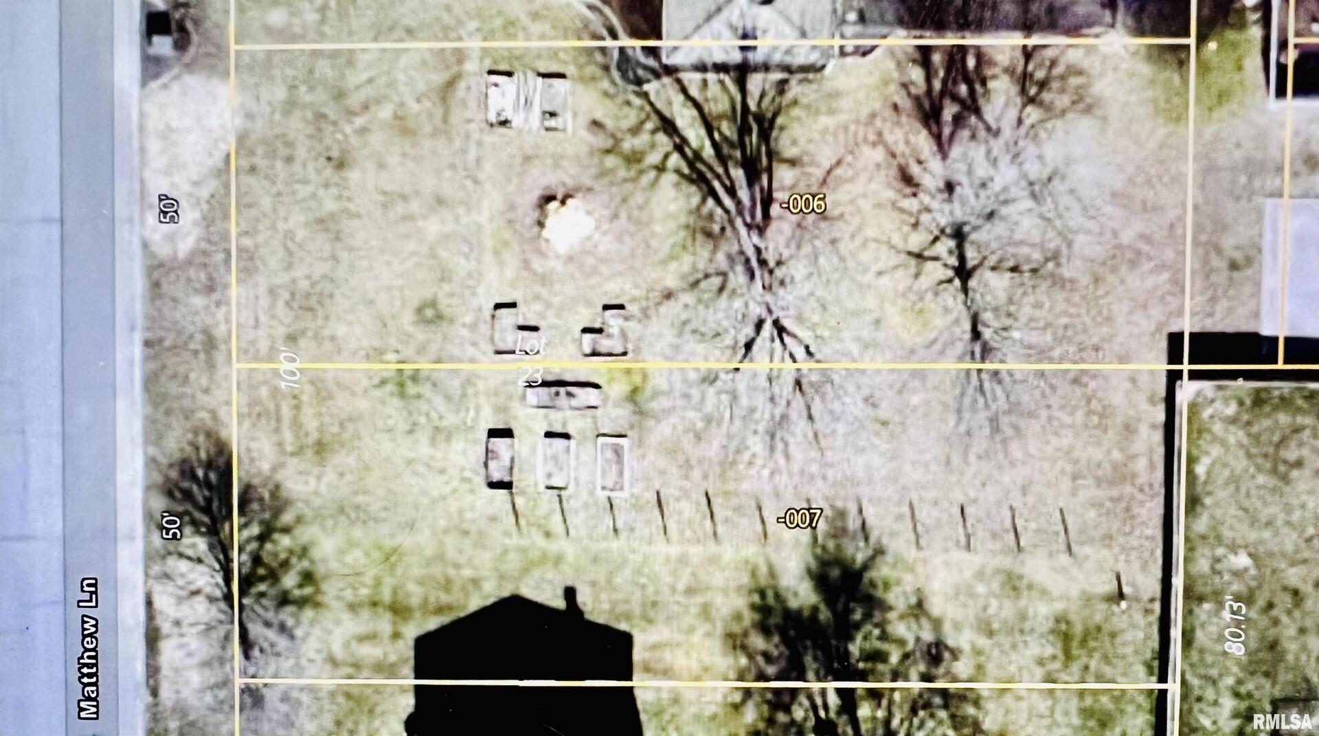 1603 Matthew Lane Marion, IL 62959 - Photo 2 of 2 a view of a bathroom shower