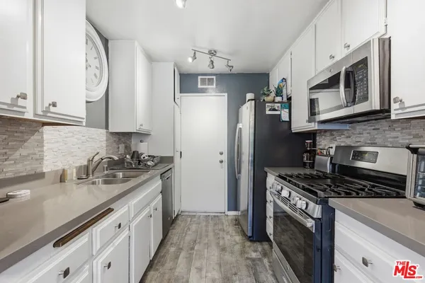 $579,000 | 12328 Runnymede Street, Unit 4, North Hollywood, CA 91605