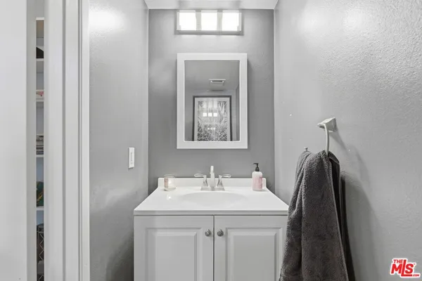$579,000 | 12328 Runnymede Street, Unit 4, North Hollywood, CA 91605