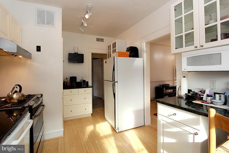 5904 Broad Branch Road Northwest Washington, DC 20015 - Photo 11 of 30 Kitchen