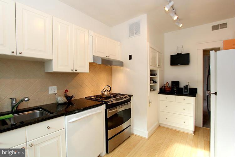 5904 Broad Branch Road Northwest Washington, DC 20015 - Photo 12 of 30 Kitchen