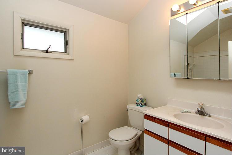 5904 Broad Branch Road Northwest Washington, DC 20015 - Photo 24 of 30 Bath (Master)