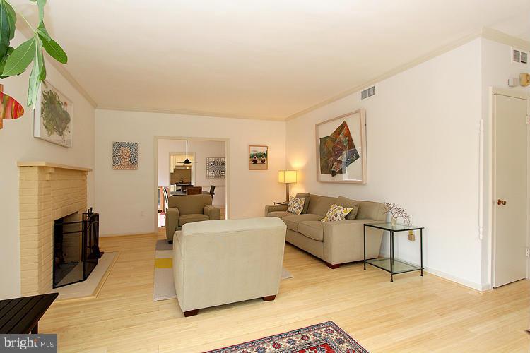 5904 Broad Branch Road Northwest Washington, DC 20015 - Photo 5 of 30 Living Room