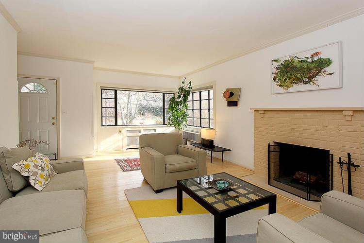 5904 Broad Branch Road Northwest Washington, DC 20015 - Photo 6 of 30 Living Room