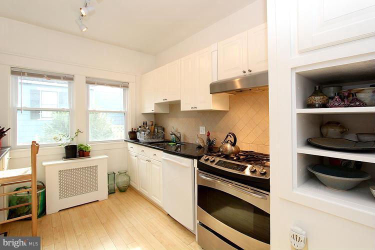 5904 Broad Branch Road Northwest Washington, DC 20015 - Photo 10 of 30 Kitchen