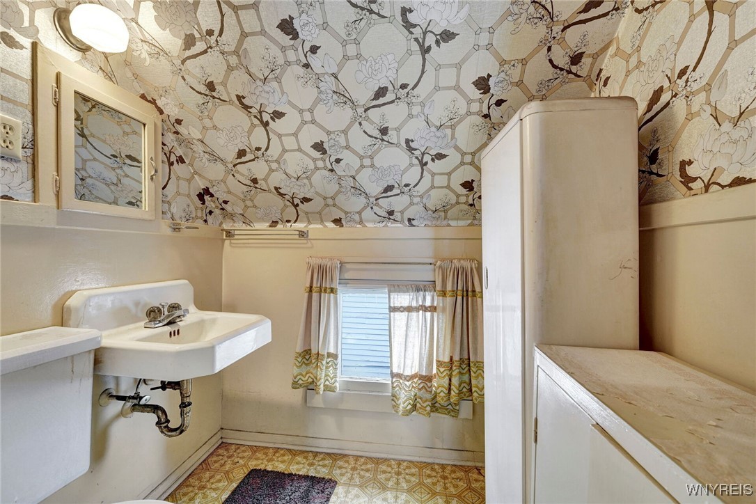 304 Longnecker Street Buffalo, NY 14206 - Photo 14 of 34