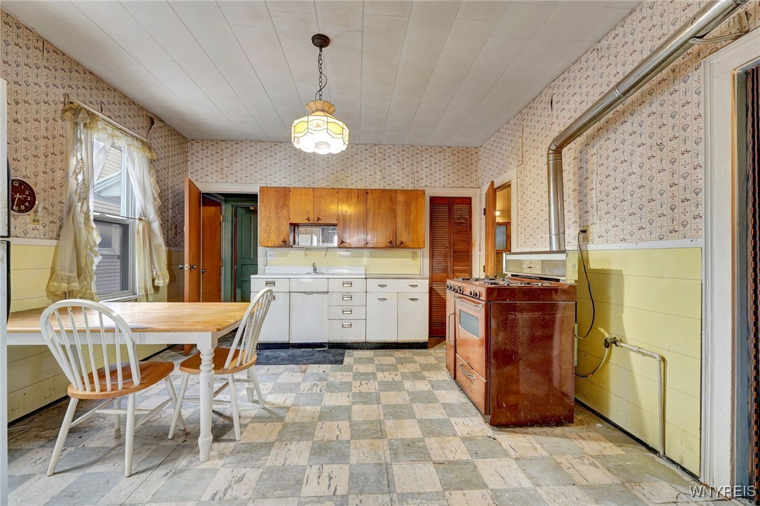 304 Longnecker Street Buffalo, NY 14206 - Photo 8 of 34