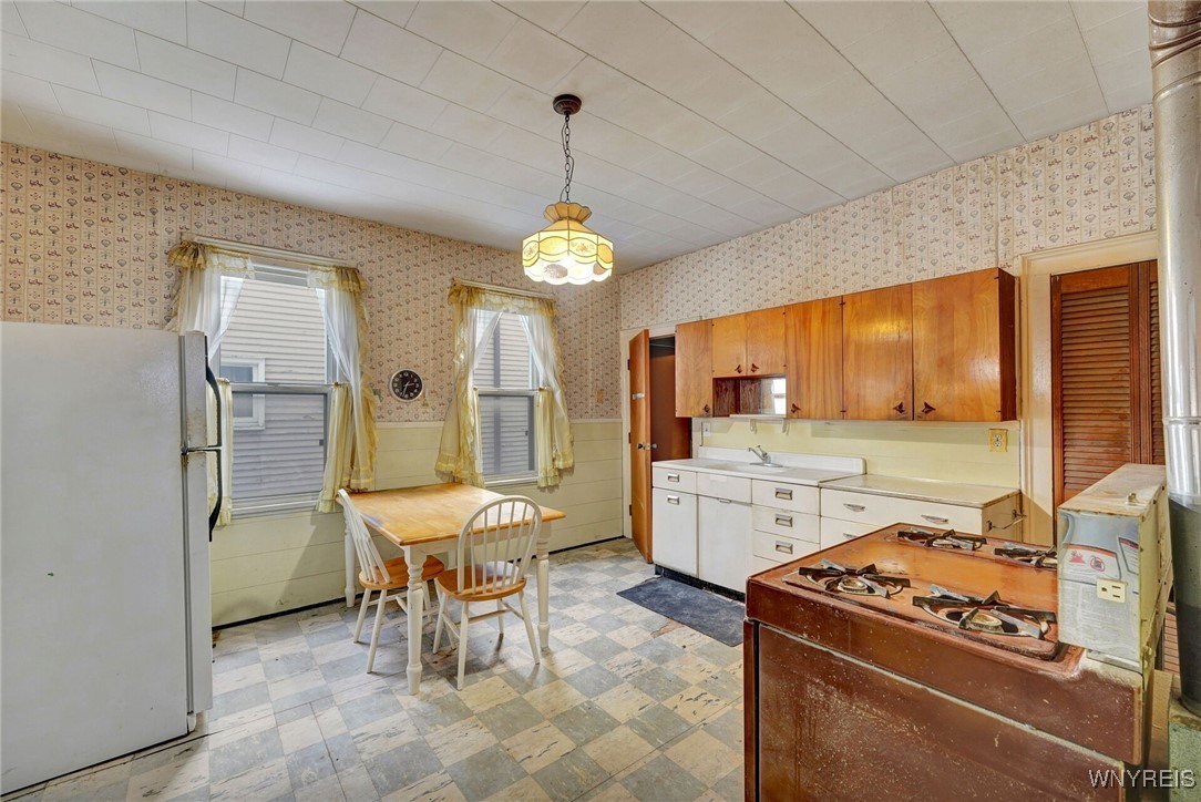 304 Longnecker Street Buffalo, NY 14206 - Photo 9 of 34