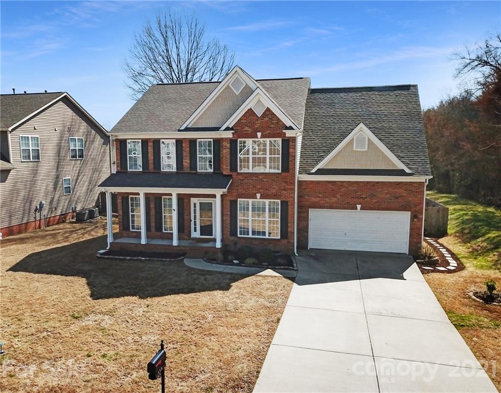 115 Anchura Road Fort Mill, SC 29708 - Photo 3 of 48 a front view of a house with a yard