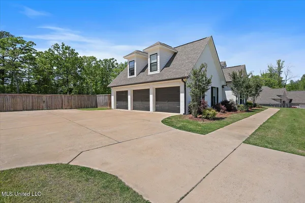 $583,000 | 589 Asbury Ln Drive, Pearl, MS 39208