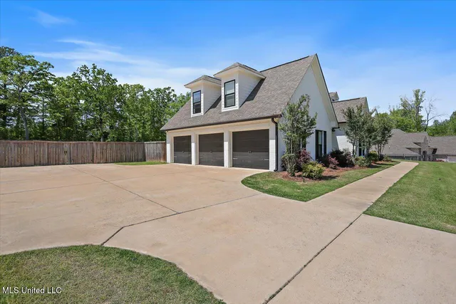 $585,000 | 589 Asbury Ln Drive, Pearl, MS 39208