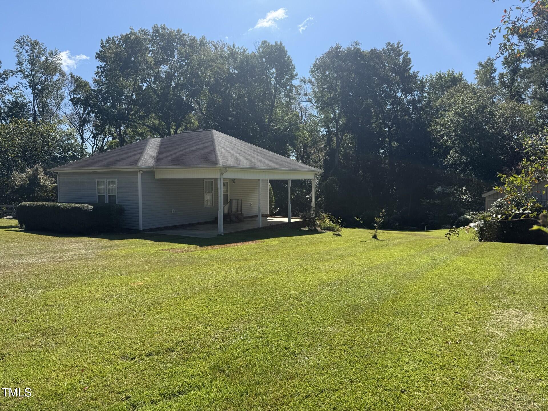 215 Stephenson Road Benson, NC 27504 - Photo 2 of 16 215s7