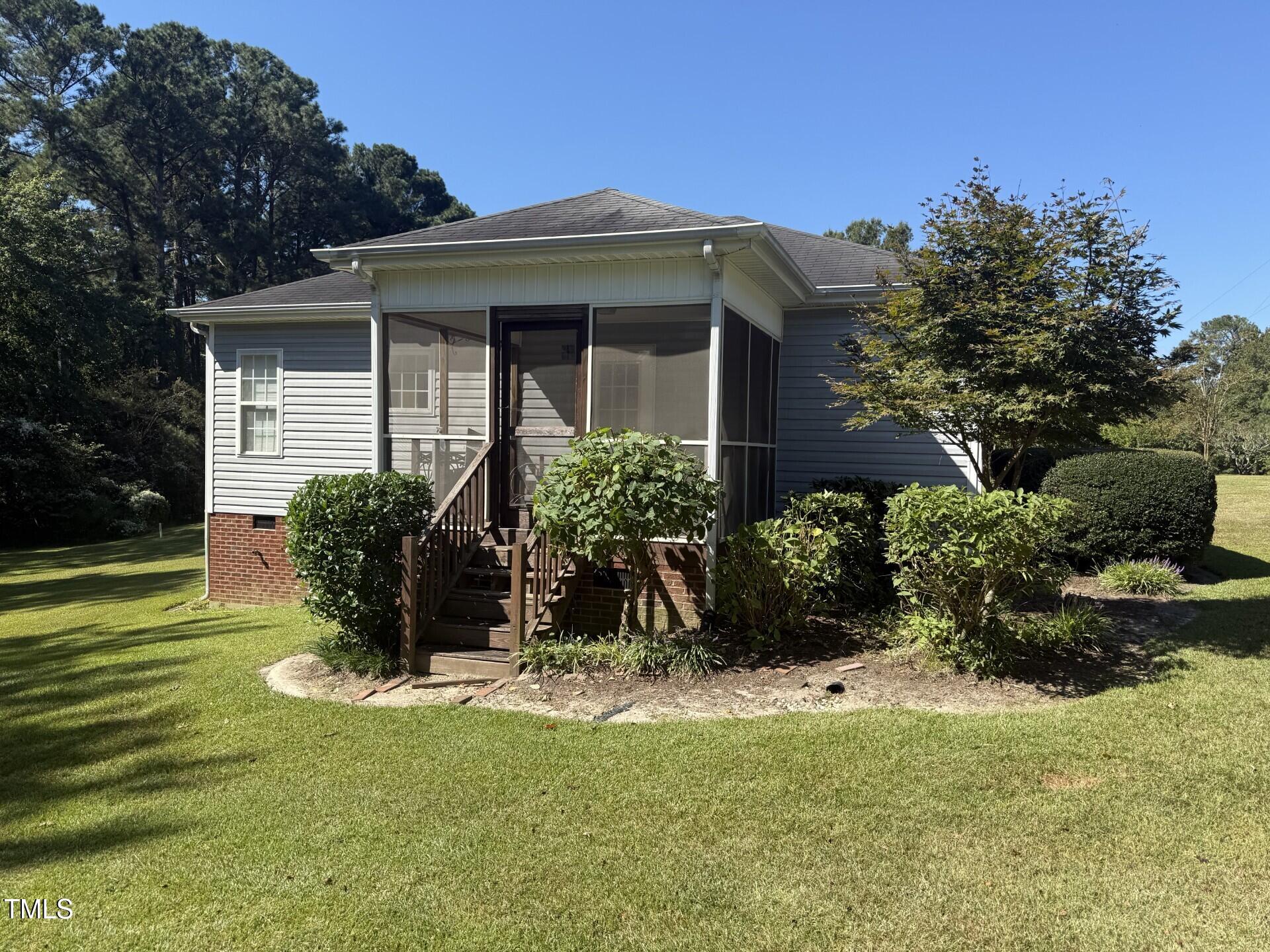 215 Stephenson Road Benson, NC 27504 - Photo 4 of 16 215S6