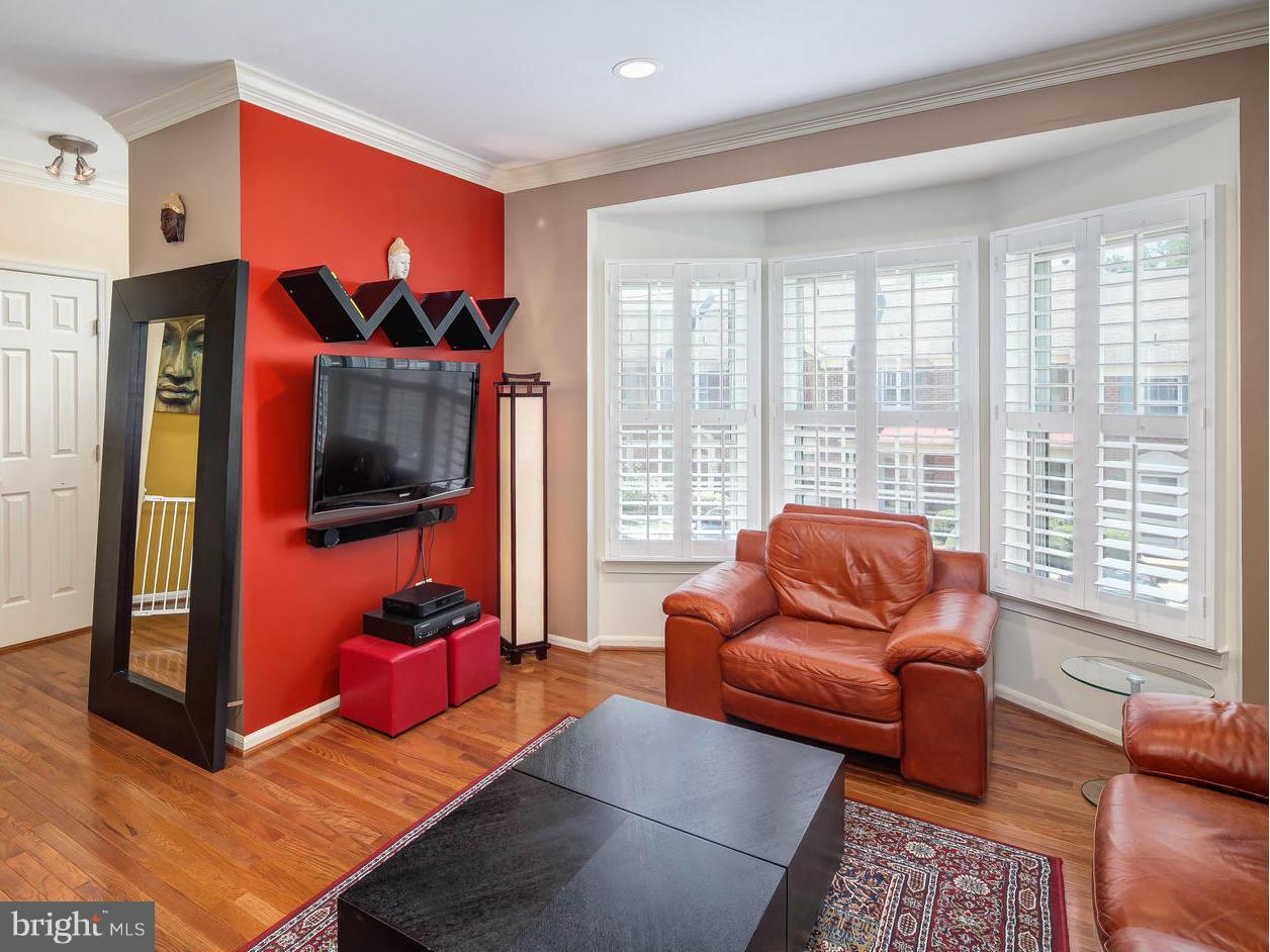 6511 Castine Lane Springfield, VA 22150 - Photo 4 of 30 Living Room