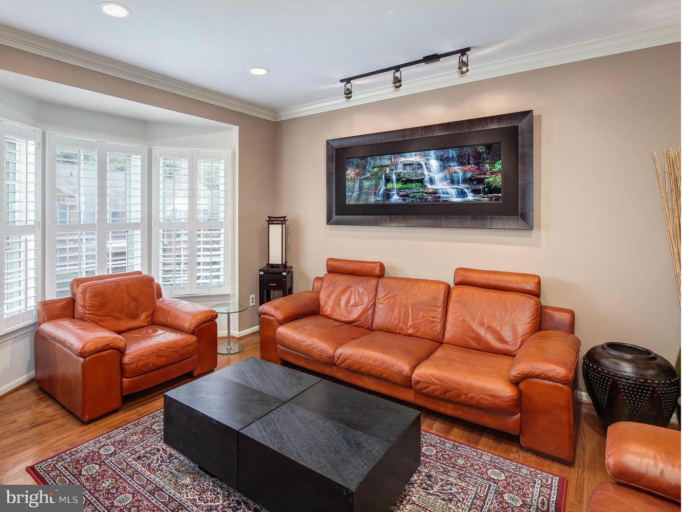 6511 Castine Lane Springfield, VA 22150 - Photo 6 of 30 Living Room