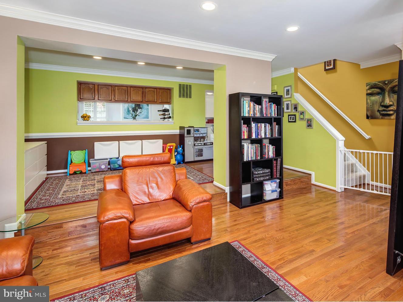6511 Castine Lane Springfield, VA 22150 - Photo 7 of 30 Living Room